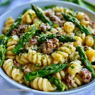 Pasta Asparagi e Salsiccia Cremosa