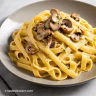 Tagliatelle Funghi e Salsiccia Ricetta di Famiglia
