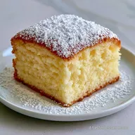 Torta Bianca Vintage: Base Soffice e Decorata